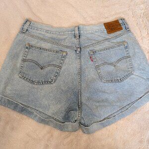 Levis Premium High Loose Light Wash Denim Shorts Womens Size 33